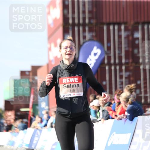03.10.2025 - Köhlbrandbrückenlauf Jannik Wohlers http://msf.ph/oto/9129028 03.10.2025 13:41:54 Ziel 5043, 5193, 5232, 5250, 5257, 5315 meine-sportfotos.de