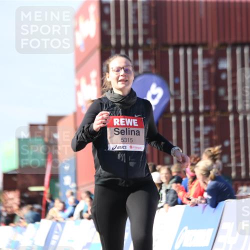 03.10.2025 - Köhlbrandbrückenlauf Jannik Wohlers http://msf.ph/oto/9129031 03.10.2025 13:41:54 Ziel 5043, 5193, 5232, 5250, 5257, 5315 meine-sportfotos.de