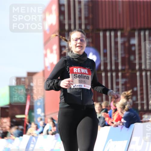 03.10.2025 - Köhlbrandbrückenlauf Jannik Wohlers http://msf.ph/oto/9129035 03.10.2025 13:41:55 Ziel 5043, 5193, 5232, 5250, 5257, 5315 meine-sportfotos.de
