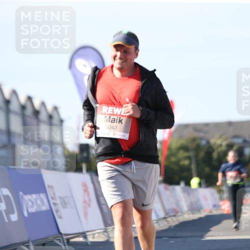 03.10.2025 - Köhlbrandbrückenlauf Jannik Wohlers http://msf.ph/oto/9129037 03.10.2025 13:41:56 Ziel 5043, 5193, 5232, 5250, 5257, 5315 meine-sportfotos.de