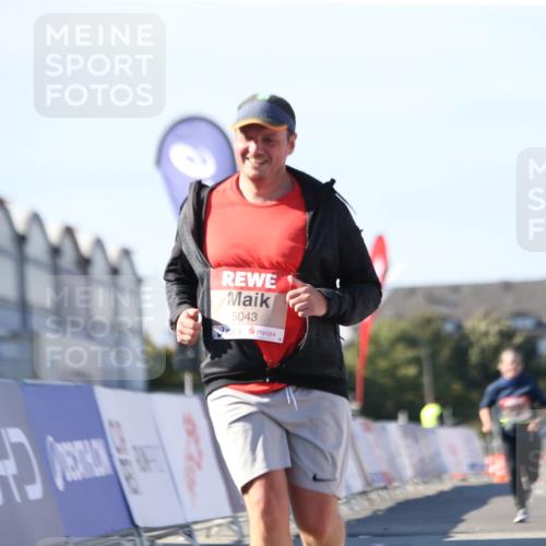 03.10.2025 - Köhlbrandbrückenlauf Jannik Wohlers http://msf.ph/oto/9129039 03.10.2025 13:41:56 Ziel 5043, 5193, 5232, 5250, 5257, 5315 meine-sportfotos.de