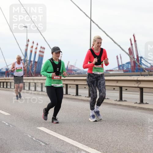 03.10.2025 - Köhlbrandbrückenlauf Lena Gebhardt http://msf.ph/oto/9129042 03.10.2025 16:03:18 Position 2 8653, 8661, 7711 meine-sportfotos.de