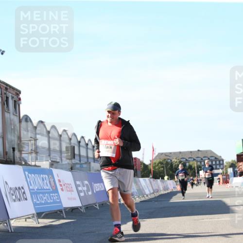 03.10.2025 - Köhlbrandbrückenlauf Jannik Wohlers http://msf.ph/oto/9129044 03.10.2025 13:41:56 Ziel 5043, 5193, 5232, 5250, 5257, 5315 meine-sportfotos.de