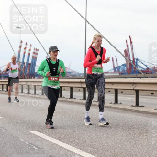 03.10.2025 - Köhlbrandbrückenlauf Lena Gebhardt http://msf.ph/oto/9129049 03.10.2025 16:03:18 Position 2 8653, 8661 meine-sportfotos.de