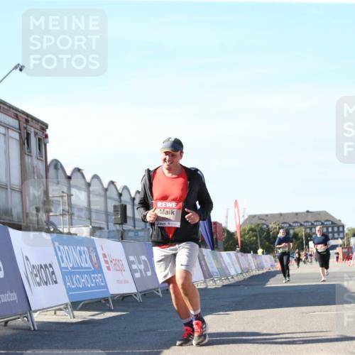 03.10.2025 - Köhlbrandbrückenlauf Jannik Wohlers http://msf.ph/oto/9129050 03.10.2025 13:41:56 Ziel 5043, 5193, 5232, 5250, 5257, 5315 meine-sportfotos.de
