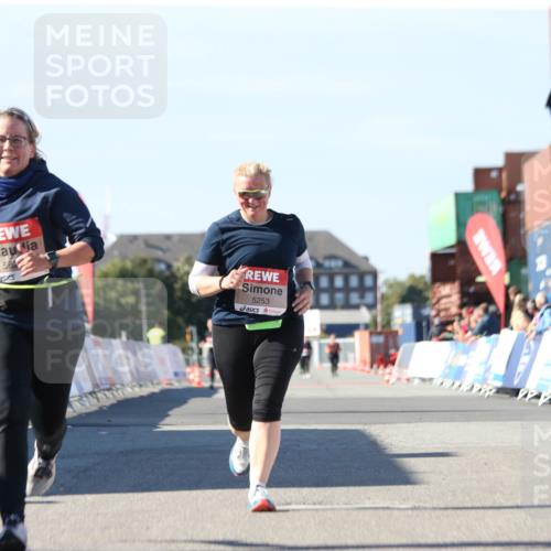 03.10.2025 - Köhlbrandbrückenlauf Jannik Wohlers http://msf.ph/oto/9129053 03.10.2025 13:42:03 Ziel 5043, 5250, 5253, 5315, 5620 meine-sportfotos.de