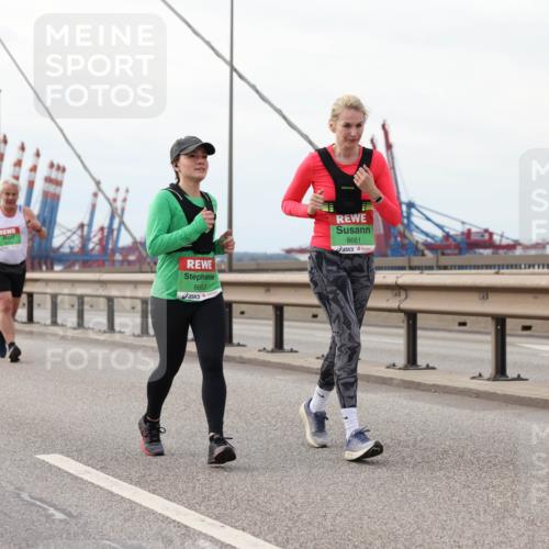 03.10.2025 - Köhlbrandbrückenlauf Lena Gebhardt http://msf.ph/oto/9129057 03.10.2025 16:03:19 Position 2 8653, 8661 meine-sportfotos.de