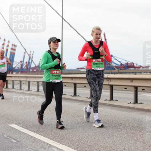 03.10.2025 - Köhlbrandbrückenlauf Lena Gebhardt http://msf.ph/oto/9129060 03.10.2025 16:03:19 Position 2 8653, 8661 meine-sportfotos.de