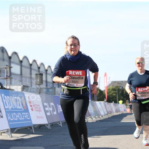 03.10.2025 - Köhlbrandbrückenlauf Jannik Wohlers http://msf.ph/oto/9129062 03.10.2025 13:42:04 Ziel 5043, 5250, 5253, 5315, 5620 meine-sportfotos.de