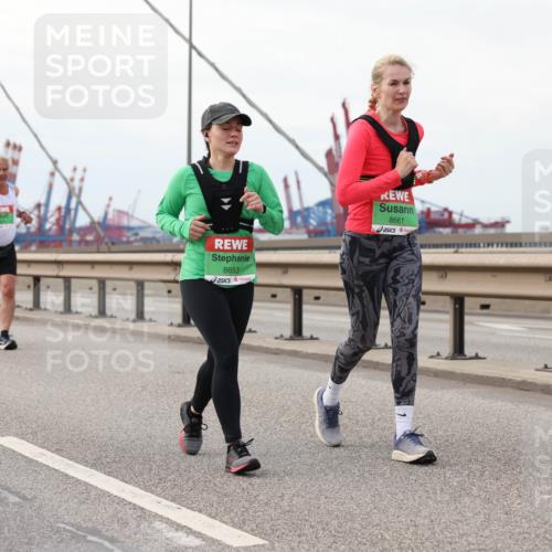 03.10.2025 - Köhlbrandbrückenlauf Lena Gebhardt http://msf.ph/oto/9129064 03.10.2025 16:03:19 Position 2 8653, 8661 meine-sportfotos.de
