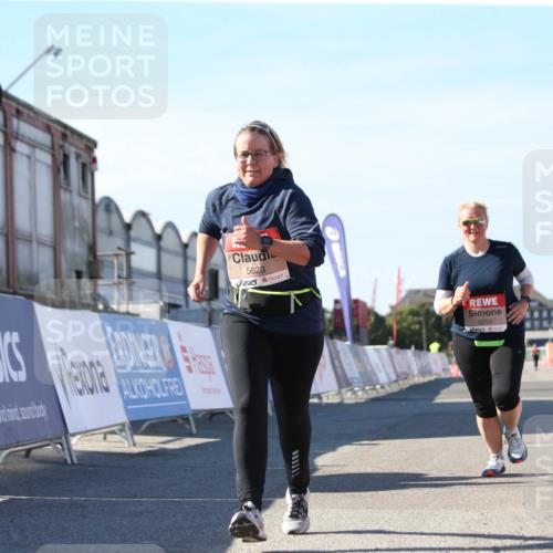 03.10.2025 - Köhlbrandbrückenlauf Jannik Wohlers http://msf.ph/oto/9129069 03.10.2025 13:42:04 Ziel 5043, 5250, 5253, 5315, 5620 meine-sportfotos.de
