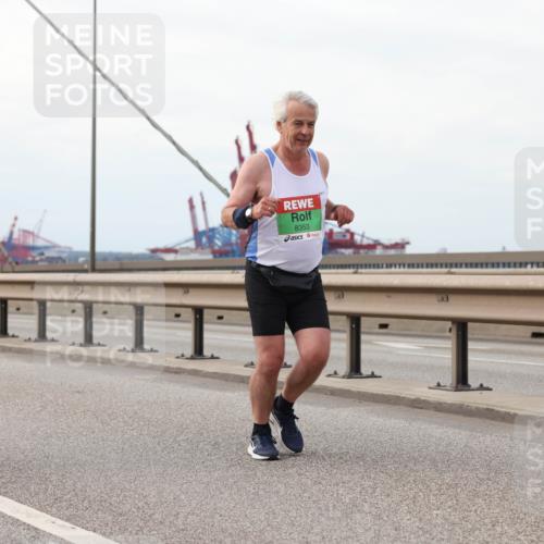 03.10.2025 - Köhlbrandbrückenlauf Lena Gebhardt http://msf.ph/oto/9129073 03.10.2025 16:03:22 Position 2 9712, 8353 meine-sportfotos.de