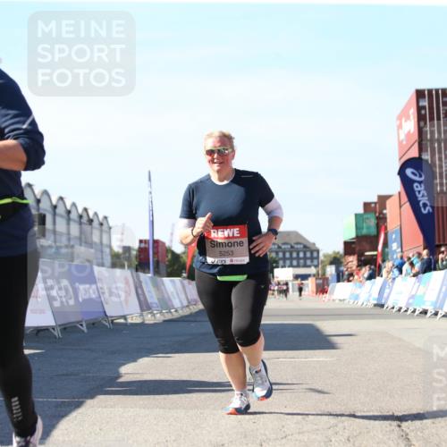 03.10.2025 - Köhlbrandbrückenlauf Jannik Wohlers http://msf.ph/oto/9129077 03.10.2025 13:42:05 Ziel 5043, 5253, 5315, 5620 meine-sportfotos.de