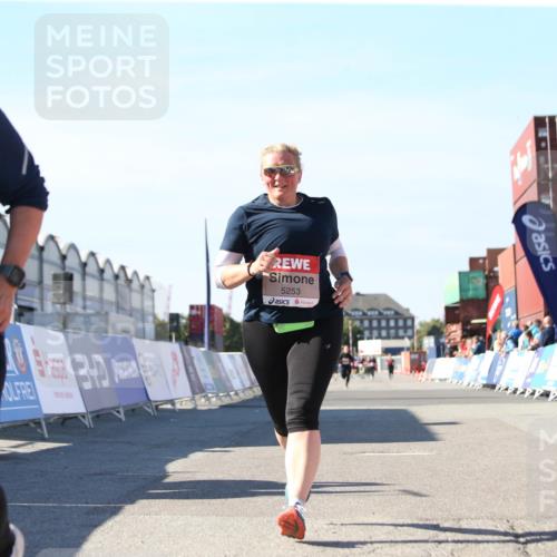 03.10.2025 - Köhlbrandbrückenlauf Jannik Wohlers http://msf.ph/oto/9129080 03.10.2025 13:42:05 Ziel 5043, 5253, 5315, 5620 meine-sportfotos.de