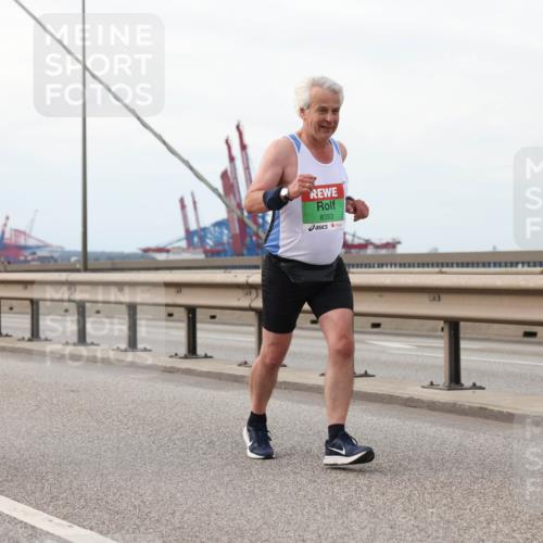 03.10.2025 - Köhlbrandbrückenlauf Lena Gebhardt http://msf.ph/oto/9129081 03.10.2025 16:03:22 Position 2 9712, 8353 meine-sportfotos.de