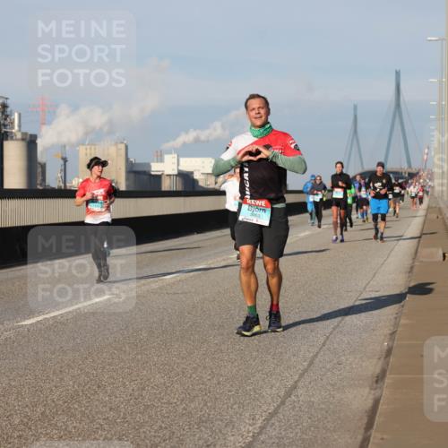 03.10.2025 - Köhlbrandbrückenlauf Lena Gebhardt http://msf.ph/oto/9129089 03.10.2025 09:48:44 Position 2 3053 meine-sportfotos.de