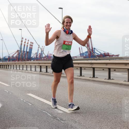 03.10.2025 - Köhlbrandbrückenlauf Lena Gebhardt http://msf.ph/oto/9129090 03.10.2025 16:03:23 Position 2 9712 meine-sportfotos.de