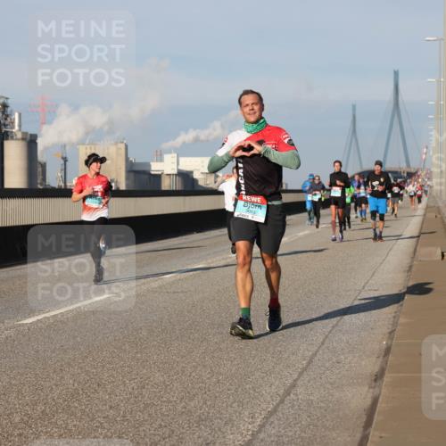 03.10.2025 - Köhlbrandbrückenlauf Lena Gebhardt http://msf.ph/oto/9129095 03.10.2025 09:48:44 Position 2 3053 meine-sportfotos.de