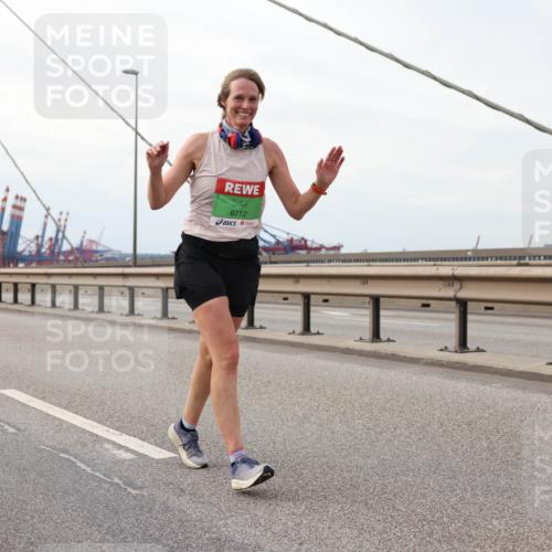 03.10.2025 - Köhlbrandbrückenlauf Lena Gebhardt http://msf.ph/oto/9129100 03.10.2025 16:03:24 Position 2 9712 meine-sportfotos.de