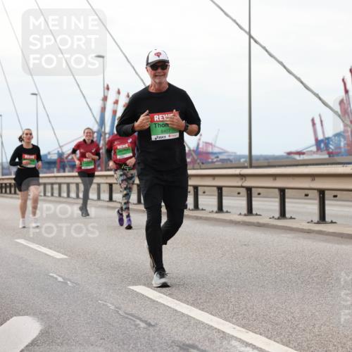 03.10.2025 - Köhlbrandbrückenlauf Lena Gebhardt http://msf.ph/oto/9129118 03.10.2025 16:03:28 Position 2 8407 meine-sportfotos.de