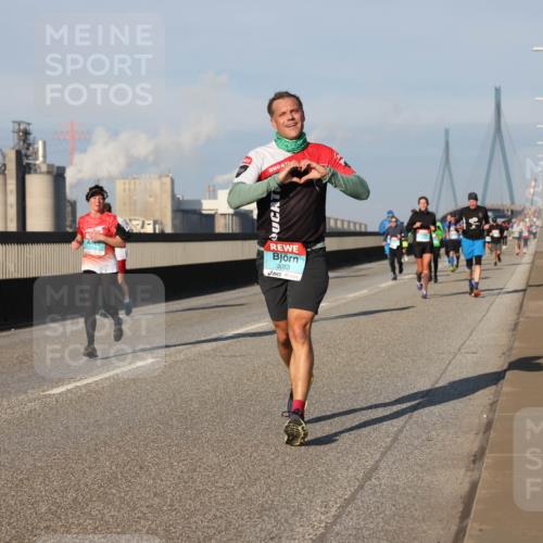 03.10.2025 - Köhlbrandbrückenlauf Lena Gebhardt http://msf.ph/oto/9129119 03.10.2025 09:48:45 Position 2 3053 meine-sportfotos.de