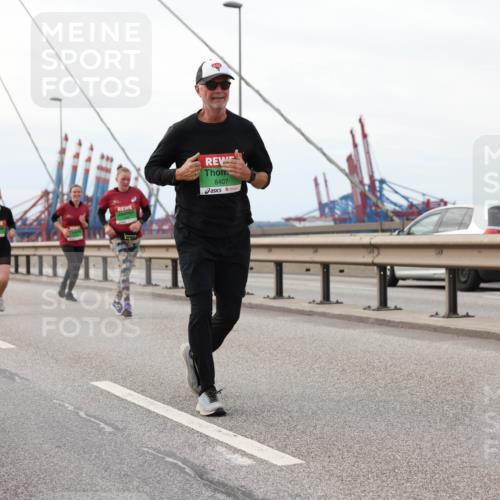03.10.2025 - Köhlbrandbrückenlauf Lena Gebhardt http://msf.ph/oto/9129122 03.10.2025 16:03:28 Position 2 8407 meine-sportfotos.de