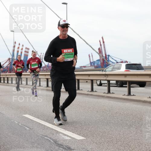 03.10.2025 - Köhlbrandbrückenlauf Lena Gebhardt http://msf.ph/oto/9129129 03.10.2025 16:03:28 Position 2 8407 meine-sportfotos.de