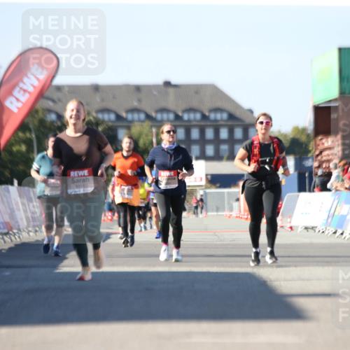 03.10.2025 - Köhlbrandbrückenlauf Jannik Wohlers http://msf.ph/oto/9129130 03.10.2025 13:42:33 Ziel 6160, 6161 meine-sportfotos.de