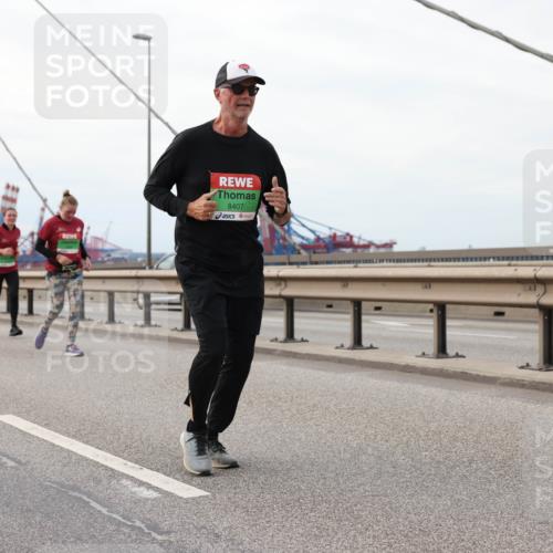 03.10.2025 - Köhlbrandbrückenlauf Lena Gebhardt http://msf.ph/oto/9129133 03.10.2025 16:03:29 Position 2 8407 meine-sportfotos.de