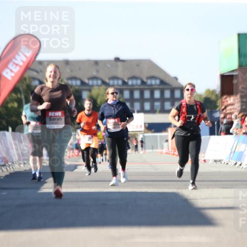 03.10.2025 - Köhlbrandbrückenlauf Jannik Wohlers http://msf.ph/oto/9129135 03.10.2025 13:42:33 Ziel 6160, 6161 meine-sportfotos.de