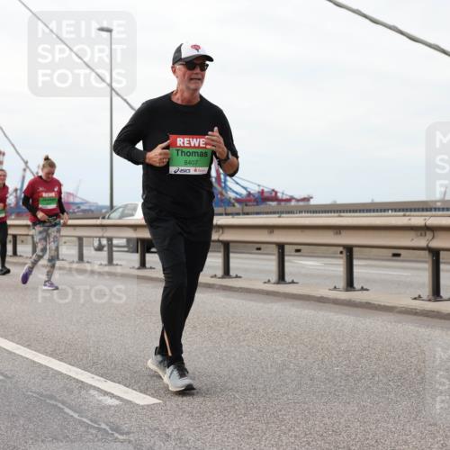 03.10.2025 - Köhlbrandbrückenlauf Lena Gebhardt http://msf.ph/oto/9129136 03.10.2025 16:03:29 Position 2 8407 meine-sportfotos.de