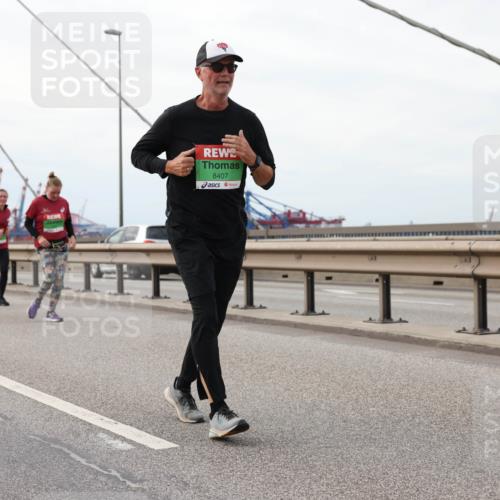 03.10.2025 - Köhlbrandbrückenlauf Lena Gebhardt http://msf.ph/oto/9129140 03.10.2025 16:03:29 Position 2 8407 meine-sportfotos.de