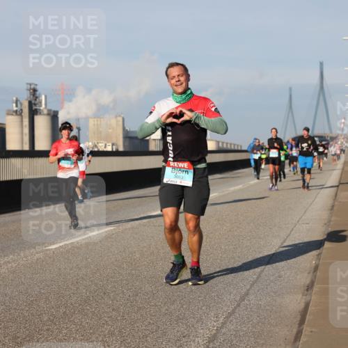 03.10.2025 - Köhlbrandbrückenlauf Lena Gebhardt http://msf.ph/oto/9129142 03.10.2025 09:48:45 Position 2 3053 meine-sportfotos.de