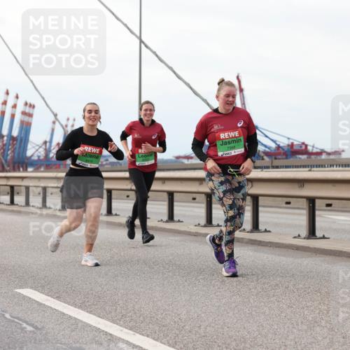 03.10.2025 - Köhlbrandbrückenlauf Lena Gebhardt http://msf.ph/oto/9129143 03.10.2025 16:03:31 Position 2 8206, 8418, 7988 meine-sportfotos.de