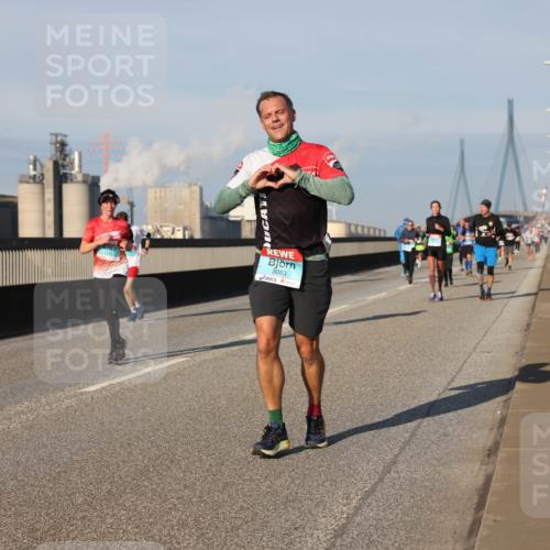03.10.2025 - Köhlbrandbrückenlauf Lena Gebhardt http://msf.ph/oto/9129148 03.10.2025 09:48:45 Position 2 3053 meine-sportfotos.de