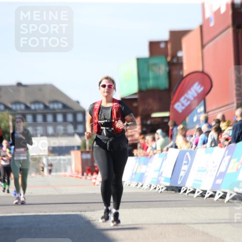 03.10.2025 - Köhlbrandbrückenlauf Jannik Wohlers http://msf.ph/oto/9129149 03.10.2025 13:42:36 Ziel 5254, 6160, 6161, 6260 meine-sportfotos.de