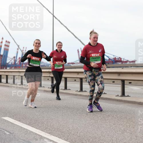 03.10.2025 - Köhlbrandbrückenlauf Lena Gebhardt http://msf.ph/oto/9129150 03.10.2025 16:03:31 Position 2 8206, 8418, 7988 meine-sportfotos.de