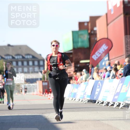 03.10.2025 - Köhlbrandbrückenlauf Jannik Wohlers http://msf.ph/oto/9129152 03.10.2025 13:42:37 Ziel 5254, 6160, 6161, 6260 meine-sportfotos.de