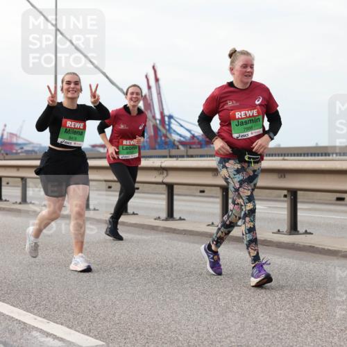 03.10.2025 - Köhlbrandbrückenlauf Lena Gebhardt http://msf.ph/oto/9129153 03.10.2025 16:03:31 Position 2 8418, 7988 meine-sportfotos.de