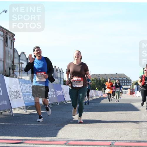 03.10.2025 - Köhlbrandbrückenlauf Jannik Wohlers http://msf.ph/oto/9129155 03.10.2025 13:42:39 Ziel 5254, 5418, 6160, 6161, 6260 meine-sportfotos.de