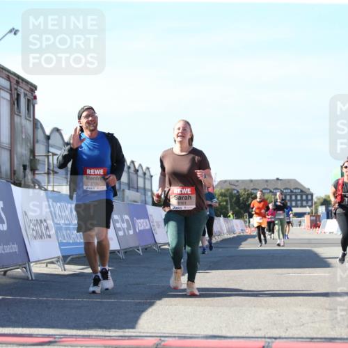 03.10.2025 - Köhlbrandbrückenlauf Jannik Wohlers http://msf.ph/oto/9129156 03.10.2025 13:42:39 Ziel 5254, 5418, 6160, 6161, 6260 meine-sportfotos.de