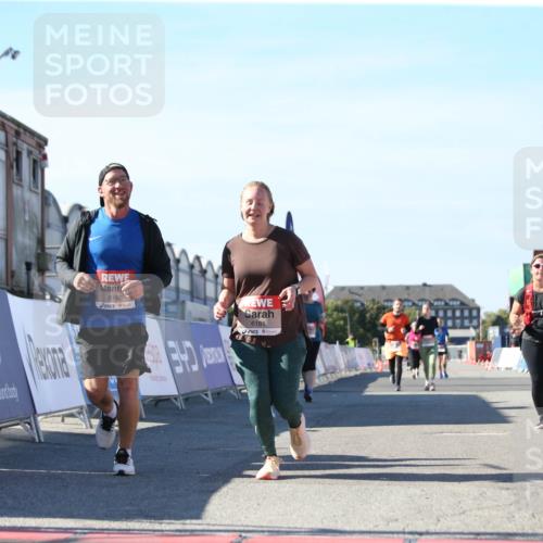 03.10.2025 - Köhlbrandbrückenlauf Jannik Wohlers http://msf.ph/oto/9129160 03.10.2025 13:42:39 Ziel 5254, 5418, 6160, 6161, 6260 meine-sportfotos.de