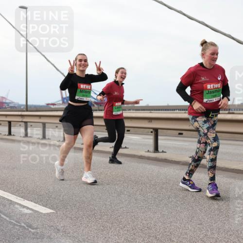 03.10.2025 - Köhlbrandbrückenlauf Lena Gebhardt http://msf.ph/oto/9129161 03.10.2025 16:03:32 Position 2 8418, 7988 meine-sportfotos.de