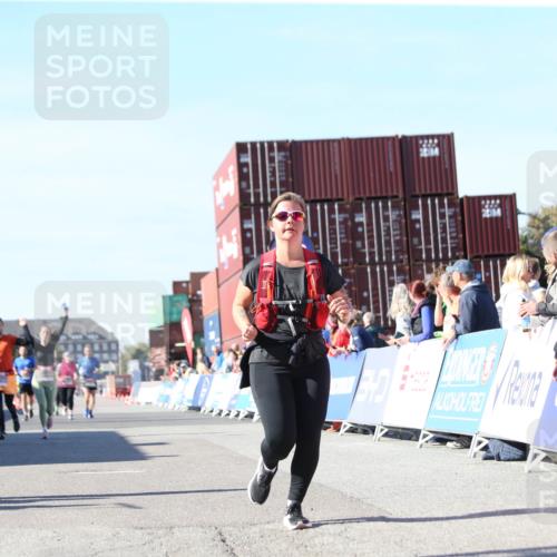03.10.2025 - Köhlbrandbrückenlauf Jannik Wohlers http://msf.ph/oto/9129170 03.10.2025 13:42:42 Ziel 4944, 5086, 5254, 5418, 6160, 6161, 6260 meine-sportfotos.de