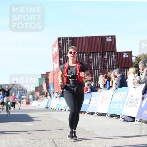 03.10.2025 - Köhlbrandbrückenlauf Jannik Wohlers http://msf.ph/oto/9129171 03.10.2025 13:42:42 Ziel 4944, 5086, 5254, 5418, 6160, 6161, 6260 meine-sportfotos.de