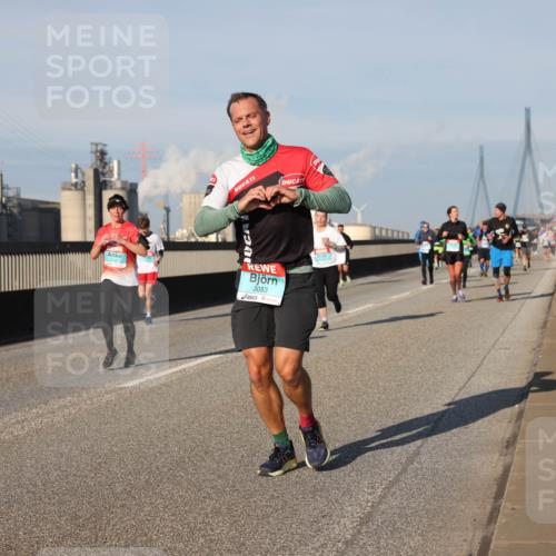 03.10.2025 - Köhlbrandbrückenlauf Lena Gebhardt http://msf.ph/oto/9129173 03.10.2025 09:48:45 Position 2 3053 meine-sportfotos.de