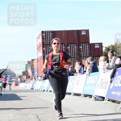 03.10.2025 - Köhlbrandbrückenlauf Jannik Wohlers http://msf.ph/oto/9129177 03.10.2025 13:42:42 Ziel 4944, 5086, 5254, 5418, 6160, 6161, 6260 meine-sportfotos.de