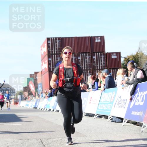 03.10.2025 - Köhlbrandbrückenlauf Jannik Wohlers http://msf.ph/oto/9129179 03.10.2025 13:42:42 Ziel 4944, 5086, 5254, 5418, 6160, 6161, 6260 meine-sportfotos.de