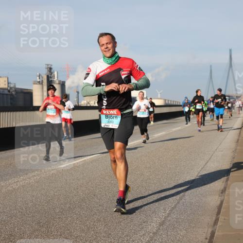 03.10.2025 - Köhlbrandbrückenlauf Lena Gebhardt http://msf.ph/oto/9129183 03.10.2025 09:48:45 Position 2 3053 meine-sportfotos.de