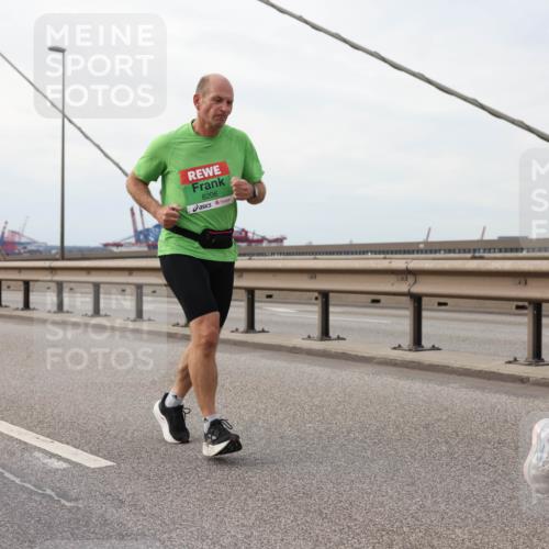 03.10.2025 - Köhlbrandbrückenlauf Lena Gebhardt http://msf.ph/oto/9129192 03.10.2025 16:03:33 Position 2 8206 meine-sportfotos.de